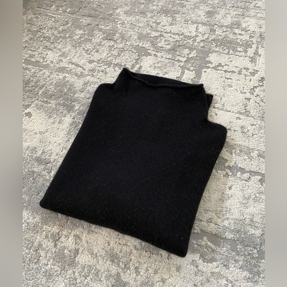 Aritzia Cashmere Cyprie Sweater, size M - Picture 4 of 5